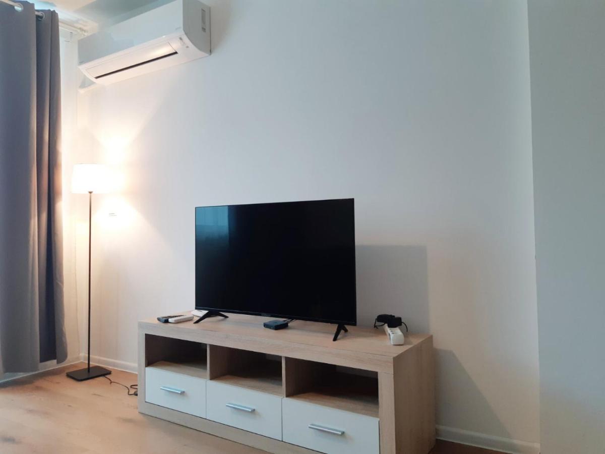 Huge Apartment With A Parking Space In The Same Building Sofie Exteriér fotografie